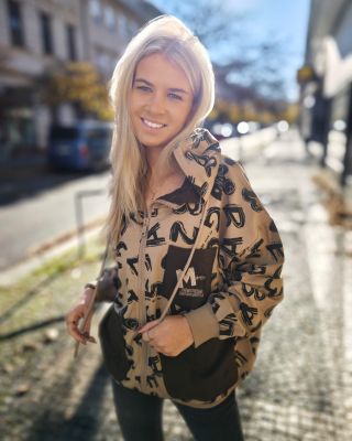 Objevte naší nabídku. 🩷🖤 enjoystyle.cz/obleceni/ Udělejte si radost krásným oblečením z naší široké nabídky. Zboží je také...